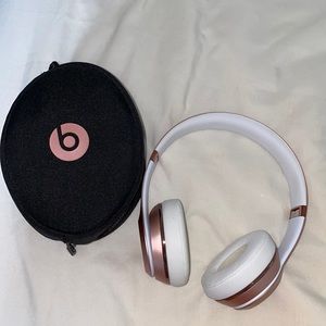 Beats Solo 3 Rose Gold Wireless Headphones